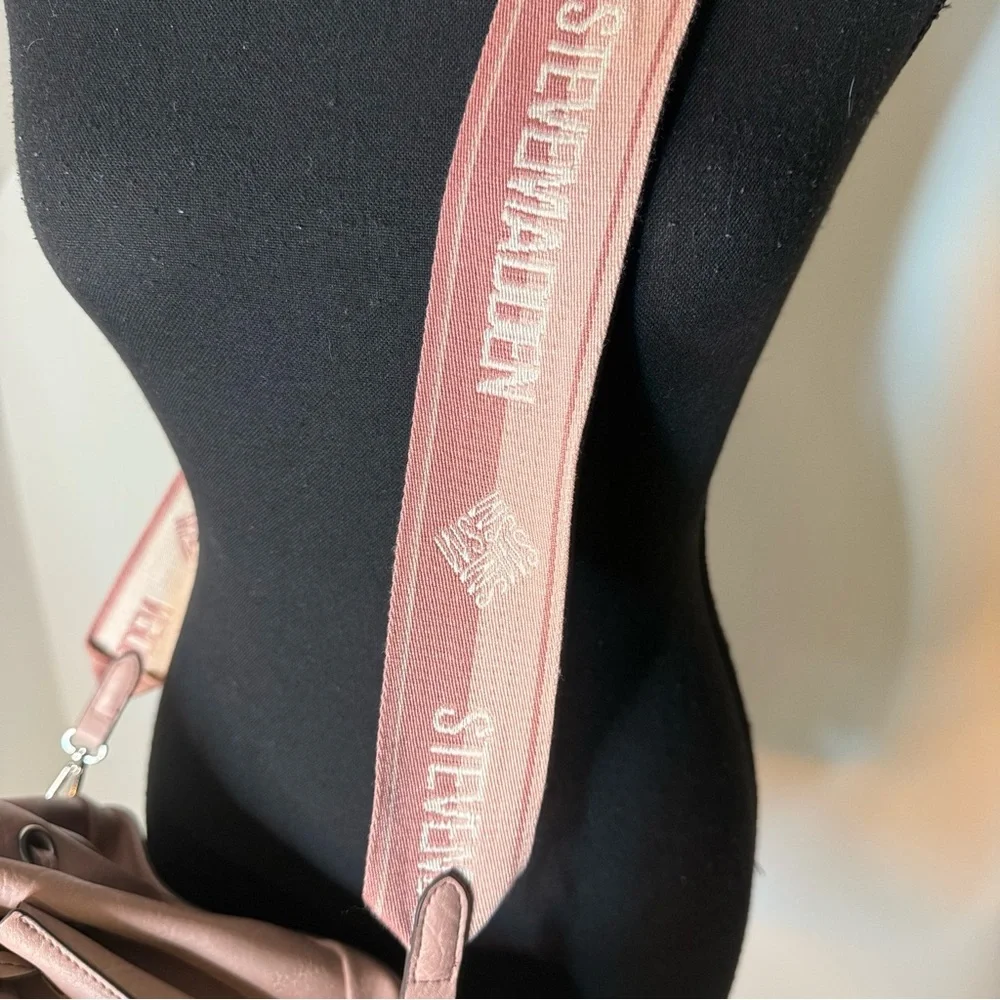 STEVE MADDEN Bmayor Raffia Crossbody Bucket Bag Blush Pink Strawberry Milkshake - Picture 6 of 16